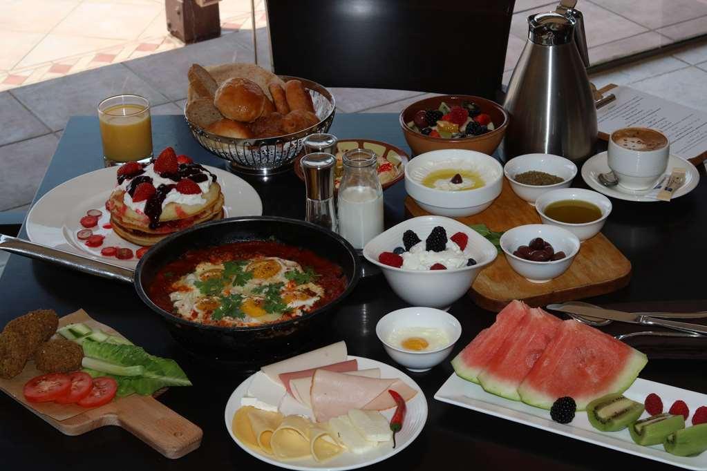Radisson Blu Hotel, Янбу Экстерьер фото