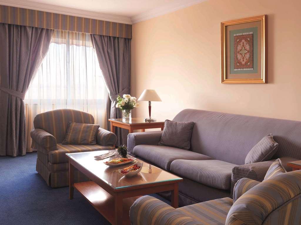 Radisson Blu Hotel, Янбу Экстерьер фото