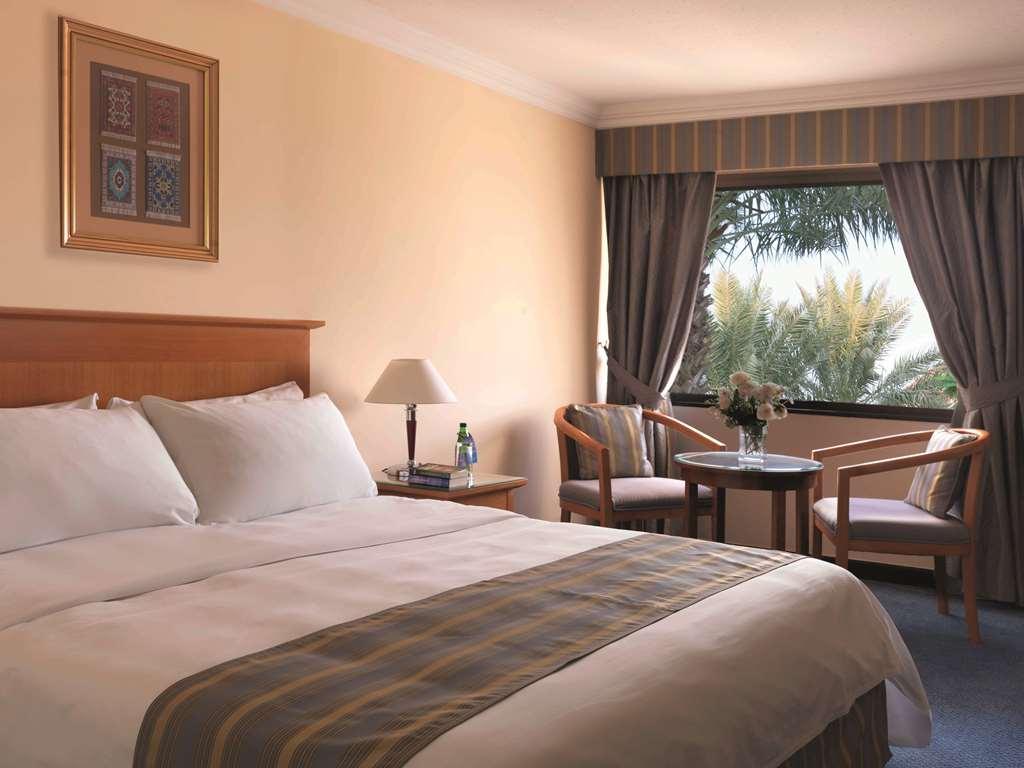 Radisson Blu Hotel, Янбу Экстерьер фото