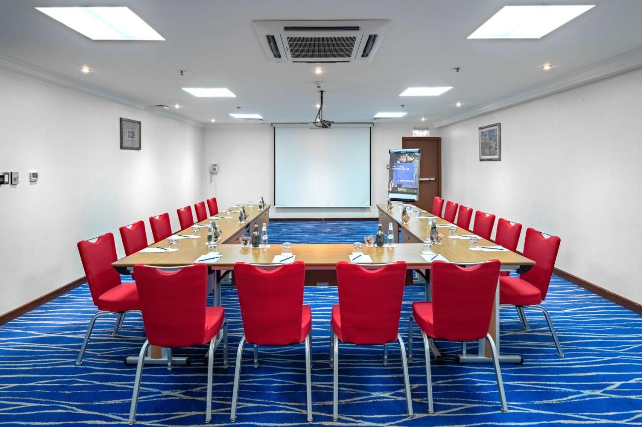 Radisson Blu Hotel, Янбу Экстерьер фото