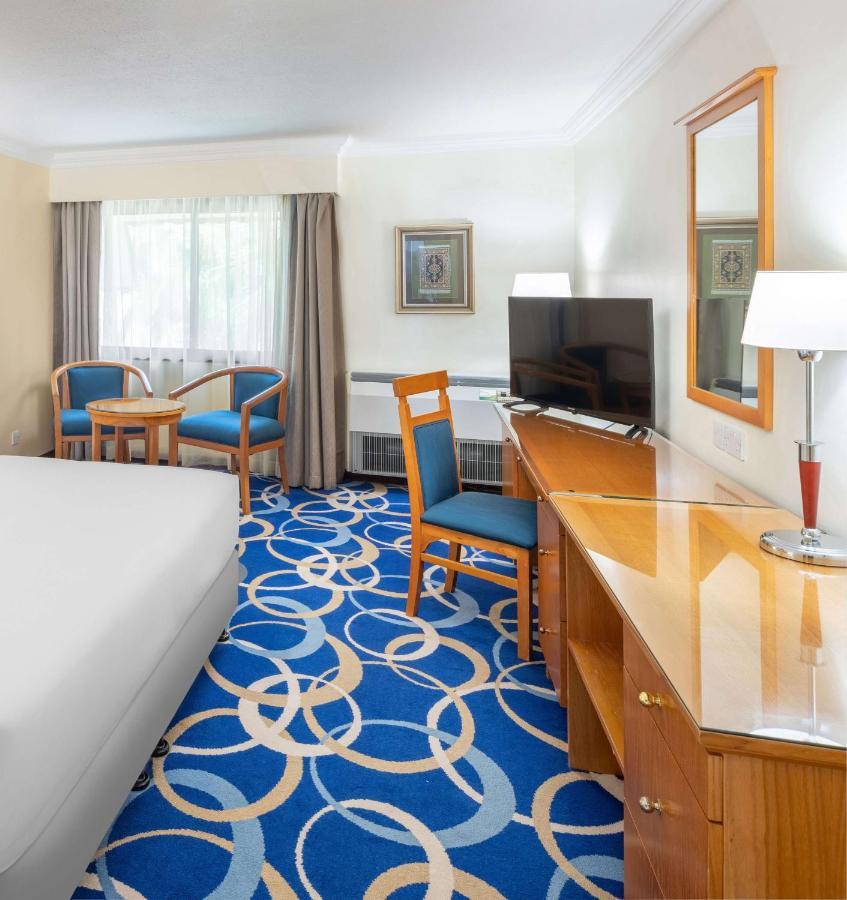 Radisson Blu Hotel, Янбу Экстерьер фото