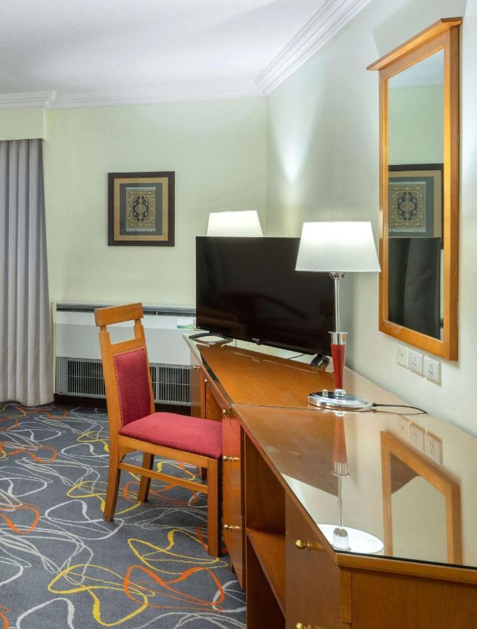 Radisson Blu Hotel, Янбу Экстерьер фото